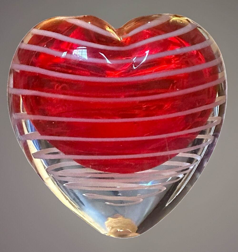 Red White Heart Shaped Swirled Hand Blown Glass Bud Vase Paperweight Art Glass